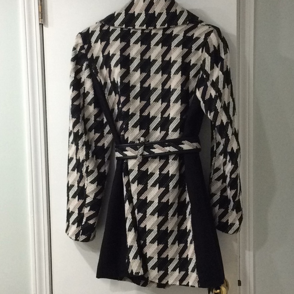 Like new houndstooth coat - Picture 4 of 7